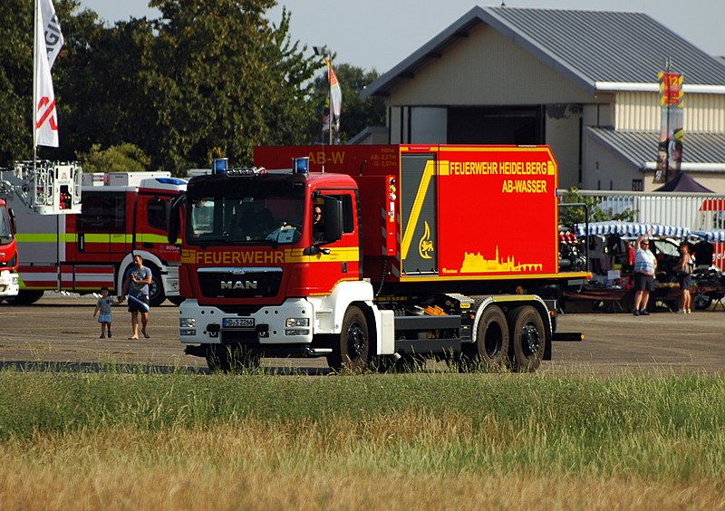 File:Heidelberg Airfield - Feuerwehr Heidelberg - MAN TGS 26-440 - HD-S 2266 - 2018-07-20 18-13-26.jpg