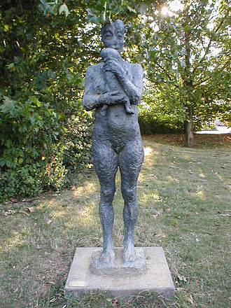 Mother and Child, bronze, 1981. Heilbronn Hn-sabine-grzimek-mutter-und-kind-1981.jpg