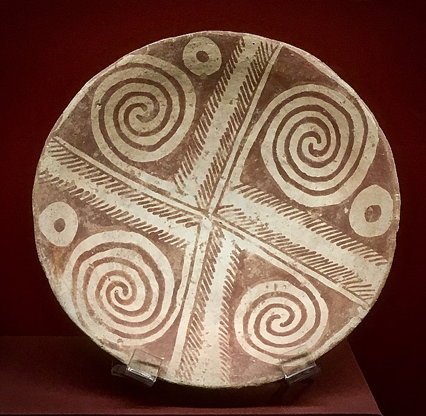 File:Hohokam Sacaton red-on-buff plate, crica 950-1150 AD.JPG