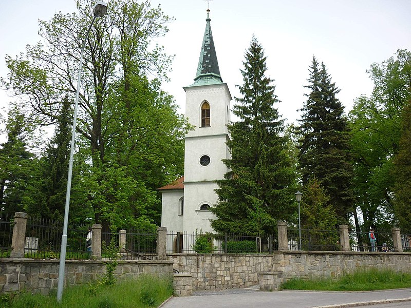 File:Hrbitovni kostel Nejsvetejsi Trojice Jindrichuv Hradec (002).jpg