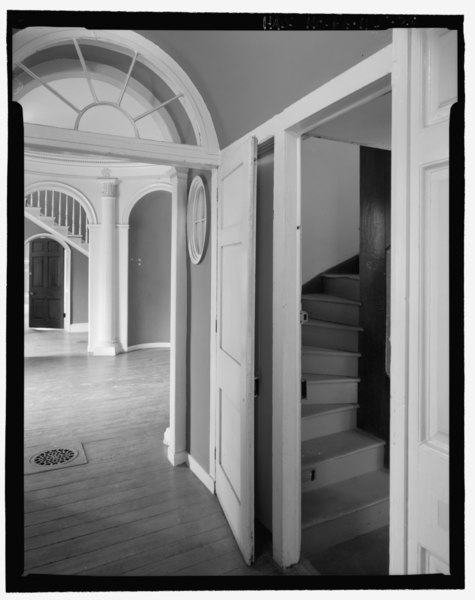 File:INTERIOR DETAIL, DINING ROOM PASSAGE AND SERVICE STAIR. THE VISIBLE RETRACTABLE DOOR PANEL AND ITS OPPOSING MATE, NOT VISIBLE IN THE PHOTOGRAPH, COULD BE CLOSED IN ORDER TO HABS PA,51-PHILA,29-28.tif