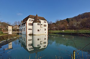 Inzlinger moated castle with the surrounding park