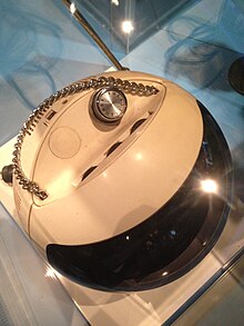 Top of the Videosphere showing the chain handle and channel dial. JVC Videosphere Top.jpg