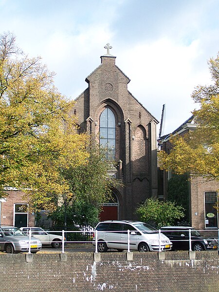 File:Jacobuschurch Utrecht Bemuurdeweerd.JPG