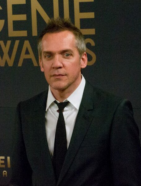 Director Jean-Marc Vallée co-wrote the screenplay and assembled the soundtrack.