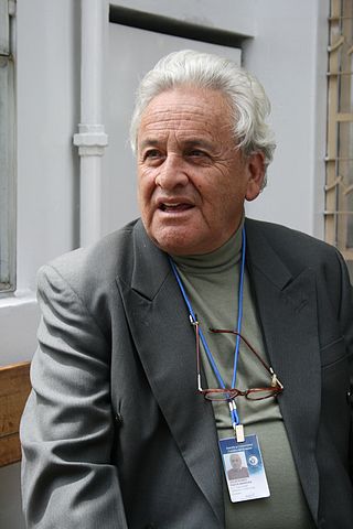 <span class="mw-page-title-main">Julio Pazos Barrera</span> Ecuadorian poet, writer, teacher, and cook