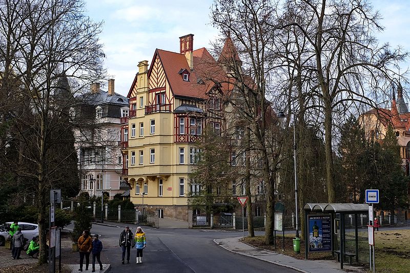 File:Karlovy Vary lázeňský dům Chopin (2).jpg