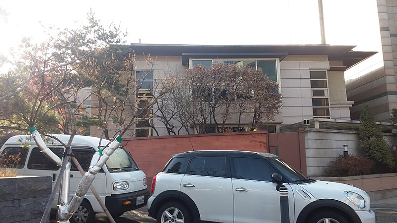 File:Kimdaejung and Leehuiho's House.jpg