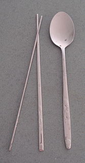 <span class="mw-page-title-main">Sujeo</span> Korean eating utensils