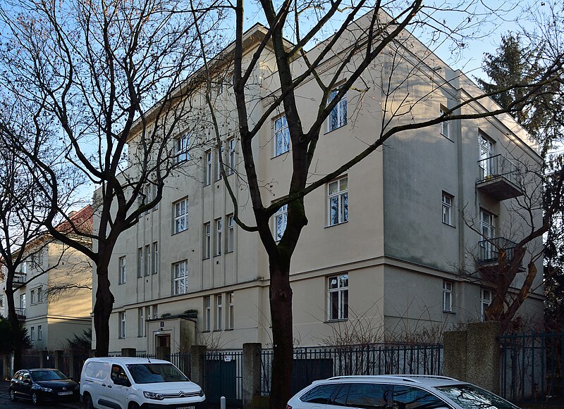 File:Kupelwiesergasse 19, Vienna.jpg