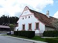 English: House No 16 in the village of Kvítkovice, České Budějovice, Czech Republic. Čeština: Dům čp. 16 v obci Kvítkovice, okres České Budějovice.