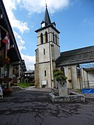 a torre do sino da Igreja da Natividade de Notre-Dame.