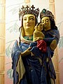 Statue de Sainte-Anne, en bois polychrome, date du XVIe siècle et provient de l'ancienne chapelle du Poncel.