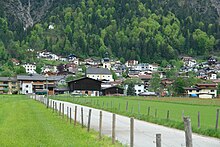 Blick auf den Ortskern von Unterlangkampfen