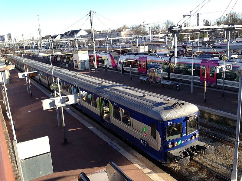 File:Le quai de la gare de Pontoise.jpg