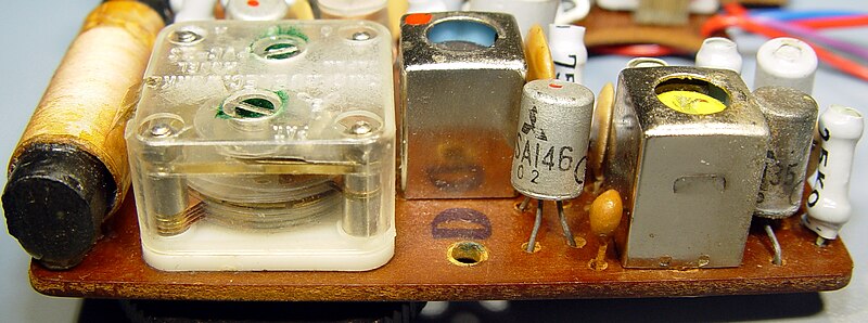 File:Lloyd's Electronics - Six Transistor TR-6T Radio detail.jpg