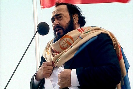 File:Luciano Pavarotti in Saint Petersburg.jpg