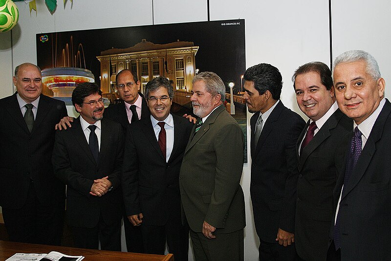 File:Lula assina decreto da ZPE do Acre (4752479371).jpg