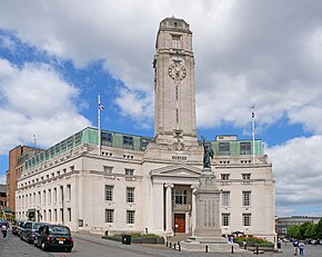 Luton Town Hall and War Memorial (01).jpg