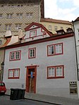 Měšťanský_dům_U_tří_červených_křížků_(Malá_Strana),_Praha_1,_Nerudova_46,_Malá_Strana.JPG