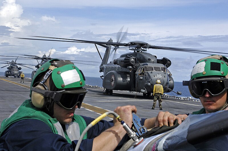 File:Maintenance time for helicopter DVIDS110303.jpg