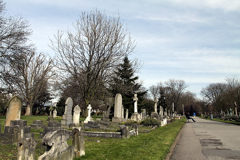 File:Margravine Cemetery in London, spring 2013 (12).JPG