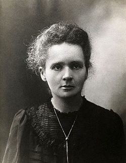 Marie Curie noin vuonna 1898.