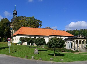 la historia abatejo kun kirko kaj bierfarejo