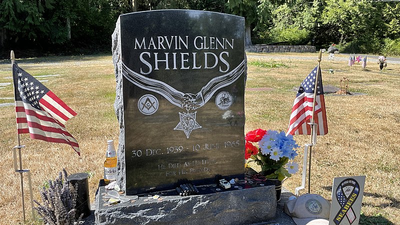 File:Marvin Glenn Shields tombstone.jpg