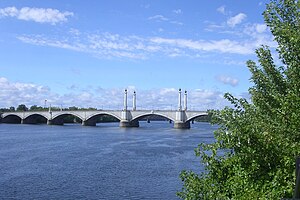 Puente conmemorativo, Springfield MA.jpg