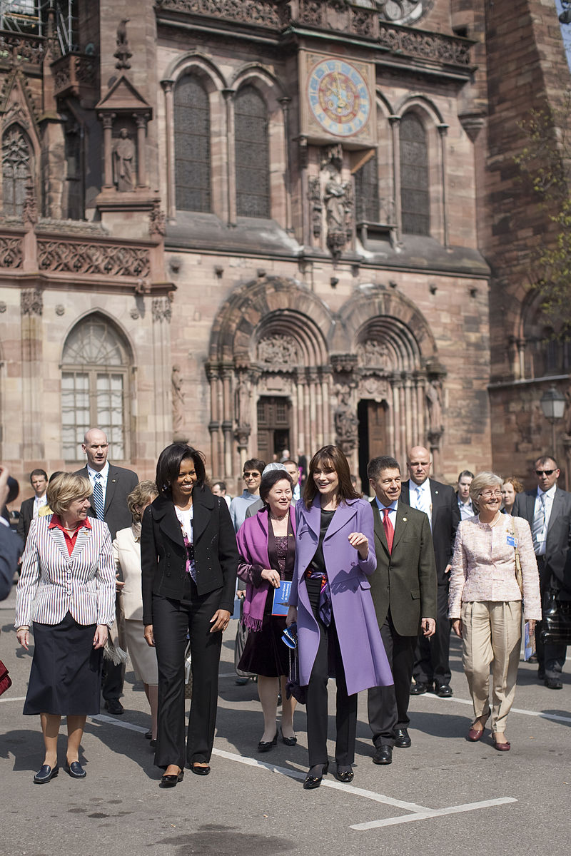 File:Michelle Obama at Notre-Dame de Strasbourg 4-4-09 2.jpg - Wikimedia  Commons