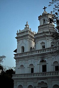 Chiesa grande e bianca