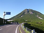 知床峠から望む山頂