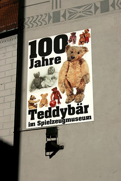 File:Munich - Sign of Teddy bear Exposition.jpg