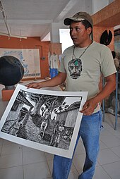 L'artista Ramiro Victor Paz Jimenez mostra il suo lavoro al Museo de las Culturas Afromestizas a Cuajinicuilapa, Guerrero.