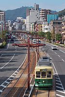 行驶于新中川町电车站附近的5号系统电车