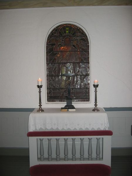 File:Narvik kirke alter i kapell.JPG