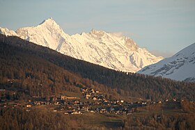 Nax, in the background the Dent de Perroc