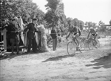 Ferdi Kübler sur le Tour de France 1947, devant André Mahé.