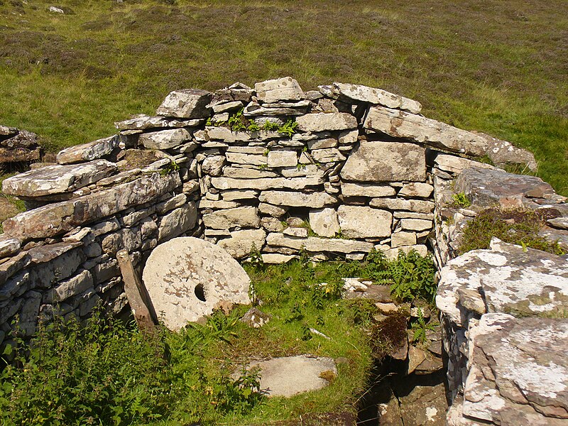 File:Old Mill, Fladdabister - geograph.org.uk - 2065162.jpg