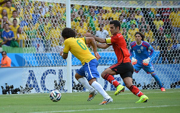 Márquez defending Marcelo at the 2014 FIFA World Cup