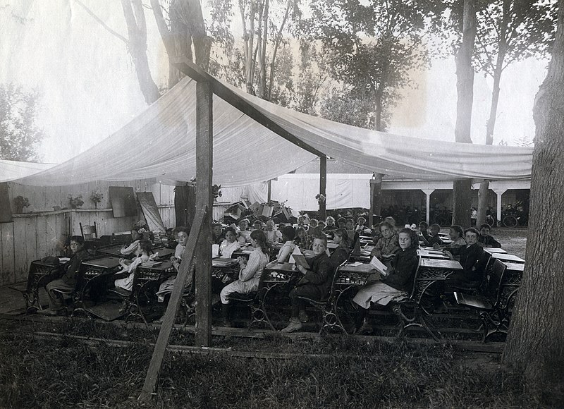 File:Open air school after the 1906 Earthquake. (4026961450).jpg