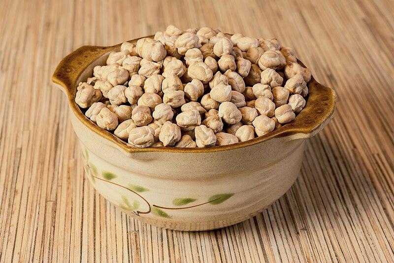 File:Ordinary chickpeas in a ceramic bowl.jpg