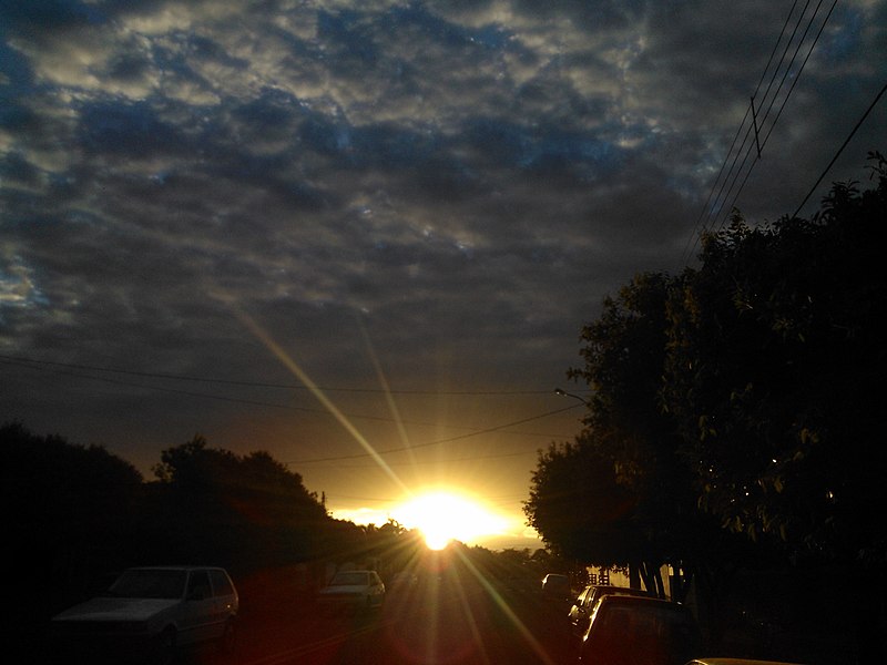 File:Pôr do Sol, Avenida 19 - panoramio.jpg