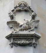 Bas-relief à l'angle avec la rue des Lavandières-Sainte-Opportune.