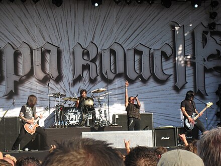 Papa Roach's second album Infest topped the chart for two weeks. Papa Roach ZC10-2.JPG