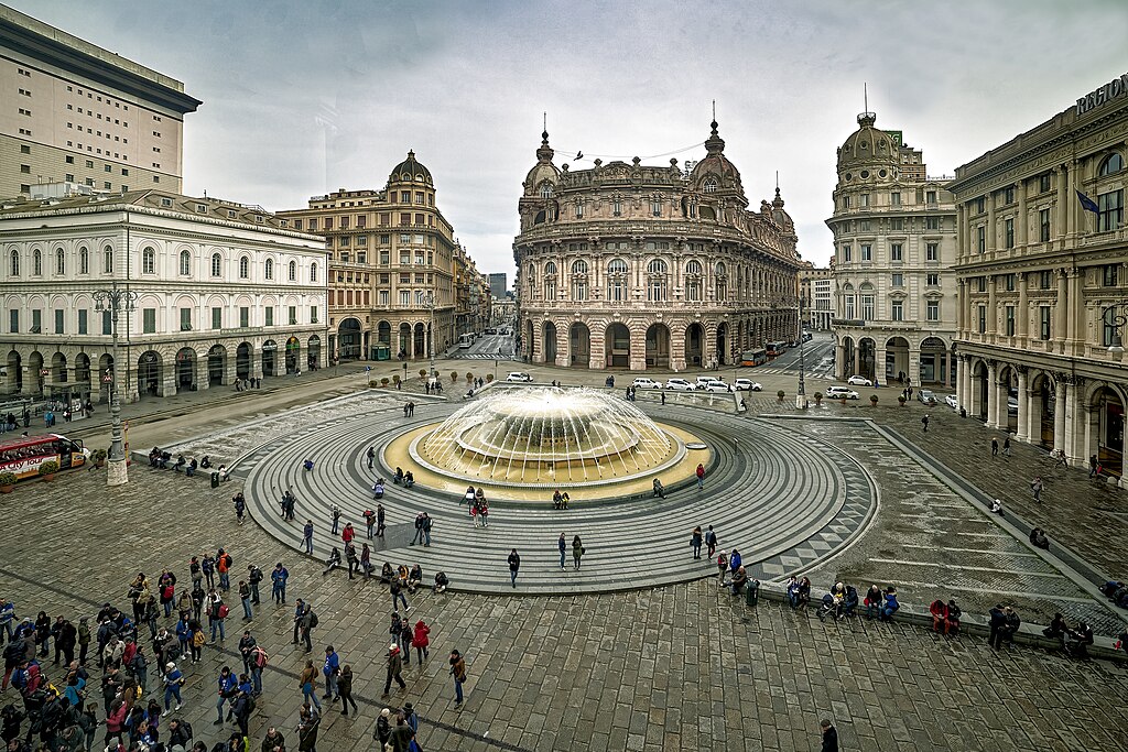 1024px-Piazza_De_Ferrari_vista_da_Palazzo_Ducale%2C_coi_suoi_vari_palazzi%2C_Genova%2C_Italia..jpg