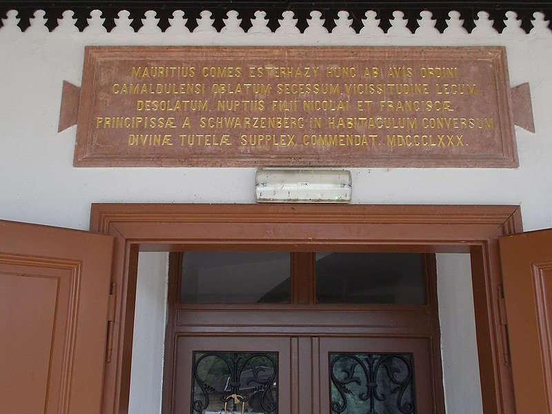 File:Plaque MDCCCLXXX, Main building, Majk Hermitage, 2018 Majkpuszta.jpg