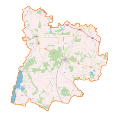 Mapa konturowa powiatu poddębickiego, na dole nieco na prawo znajduje się punkt z opisem „Jeżew”