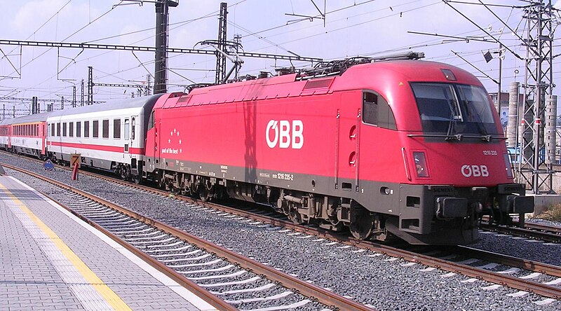File:Praha-Libeň, vlak s ÖBB 1216.jpg